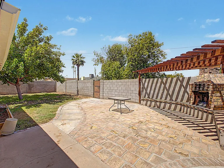 2104 N Comanche Dr — Photo 32
