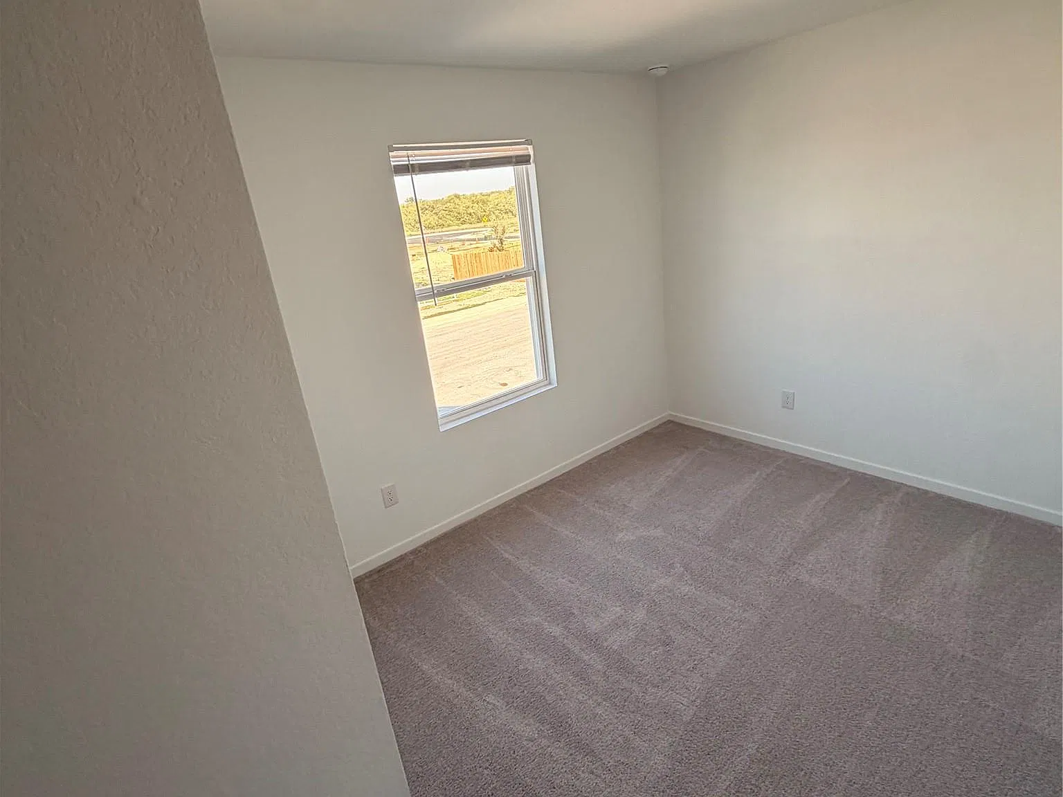 4 bed, 2.5 bath, 1535 sqft, $1,590 — Photo 2