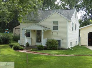 901 Maycroft Rd, Lansing, MI 48917