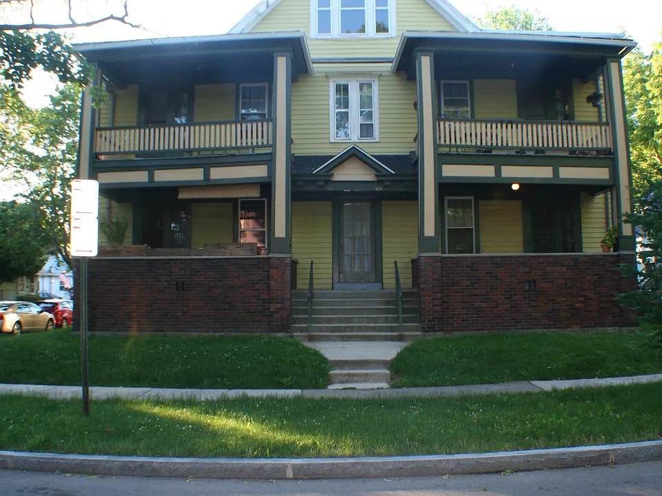 856 Meigs St.