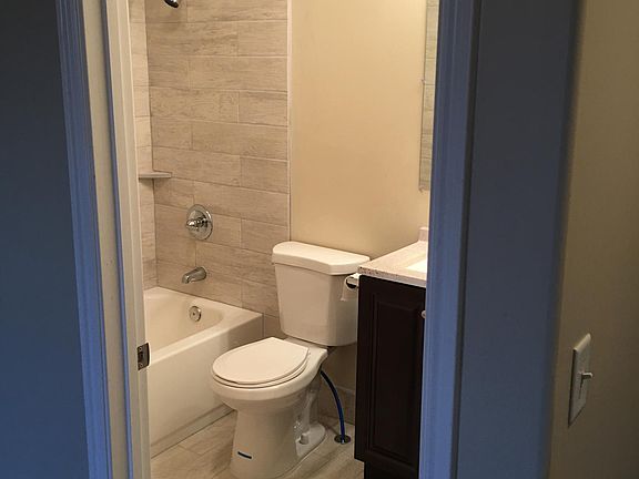3rd image of 2411 W Adelaide Dr