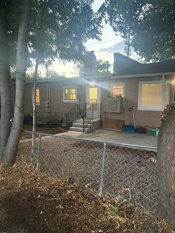 2 bed, 1000 sqft, $1,250 — Photo 1