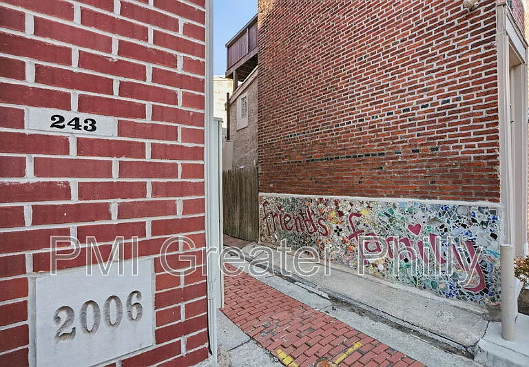 243 Montrose St #103 — Photo 5