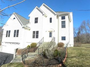35 Giovanni Dr, Waterford, CT 06385