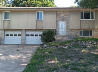 3412 Chimney Rock Rd, Manhattan, KS 66503