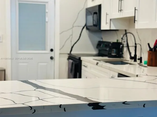 1002 NE 119th St #F, Miami, FL 33161