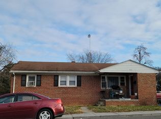 865 E King St, Strasburg, VA 22657