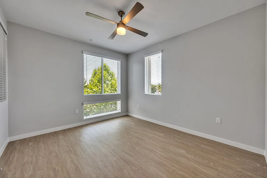 Downtown Ontario Luxury Apartments — Photo 3