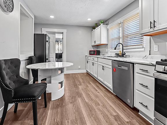 5th image of 9434 Burdella Ave