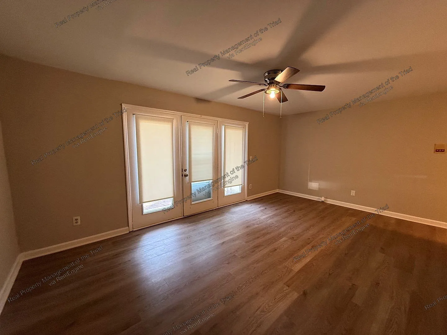 2 bed, 2.0 bath, 871 sqft, $1,250 — Photo 2
