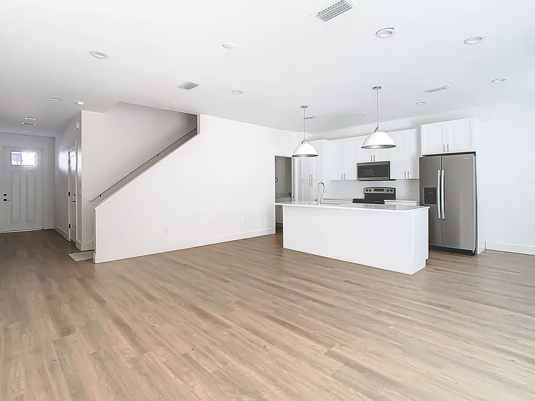 6235 S Manhattan Ave #8 — Photo 7
