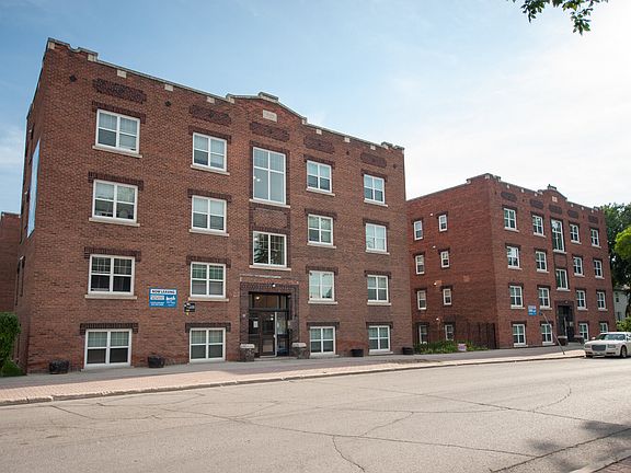 4th image of 191 Cathedral Ave