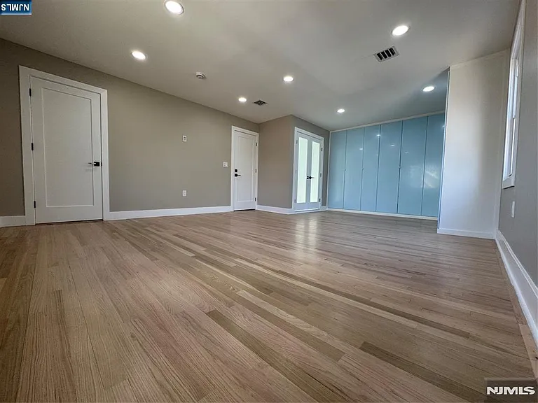8 Dohrman Ave — Photo 13
