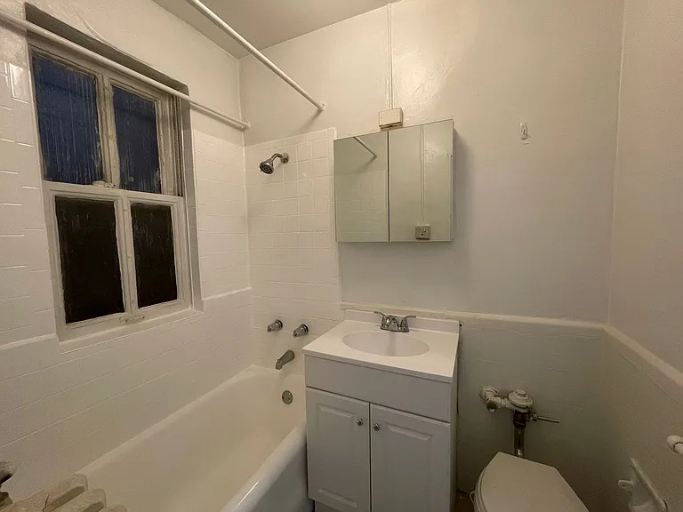 434 Wellington — Photo 17