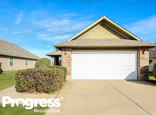 225 Crescent Ridge Dr, Fort Worth, TX 76140