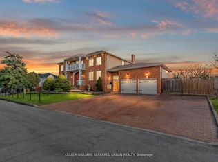 33 Redberry Pkwy, Toronto, ON M6L 2J7