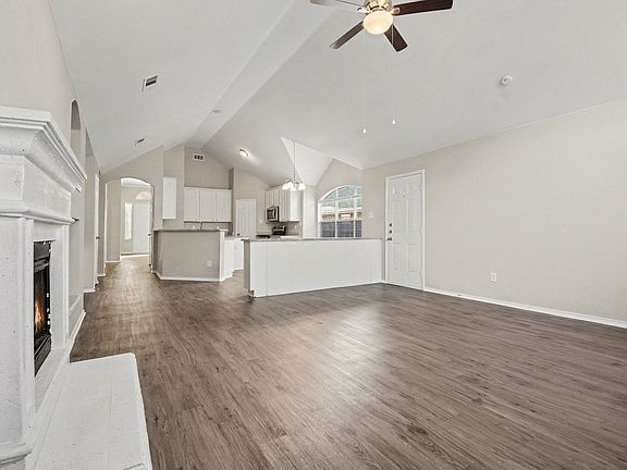 4th image of 2900 Breckenridge Ct