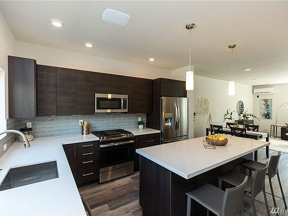 3rd image of 12032 33rd Ave NE #C