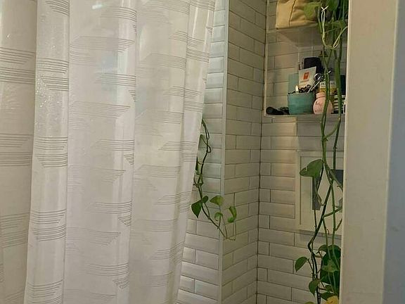 5th image of 1347 Hancock St APT 2