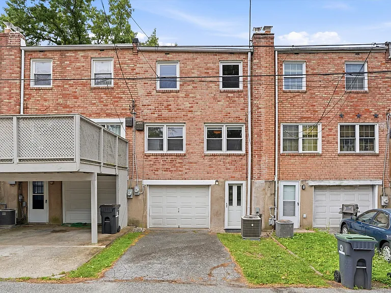 889 Oxford Ave — Photo 11