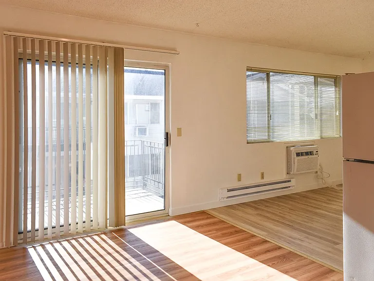 Kathy-Ann Apartments — Photo 39