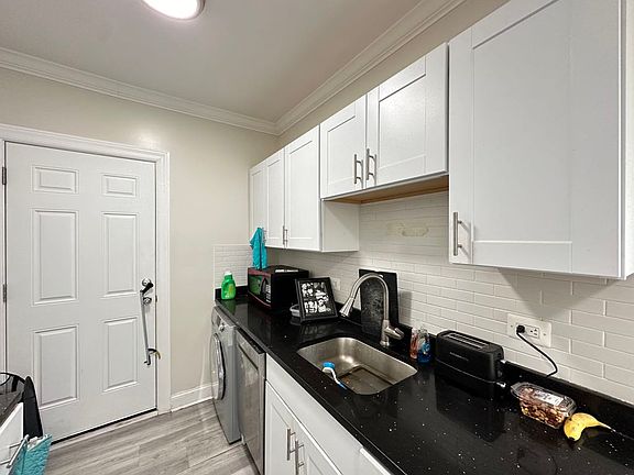 4th image of 3817.5 N Greenview Ave #W3