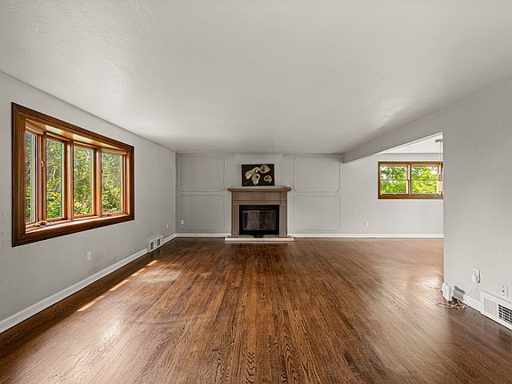3rd image of 251 Franklin Dr