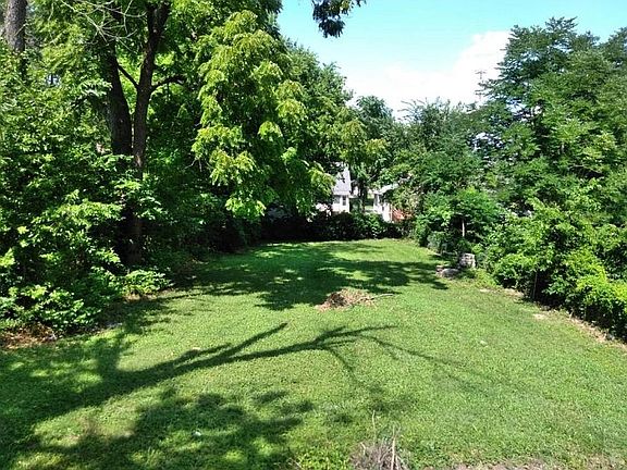 4th image of 2115 McLaran Ave