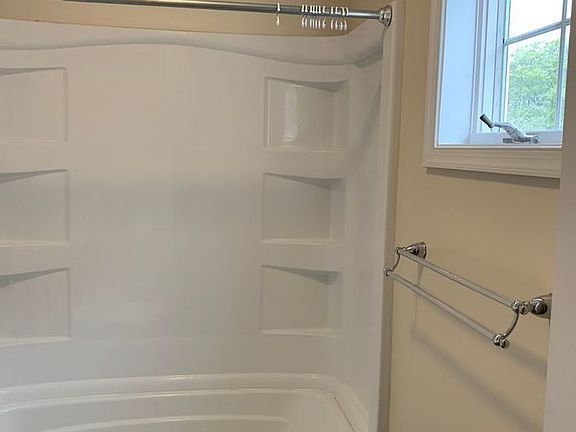5th image of 1-6 Abington Blvd #5
