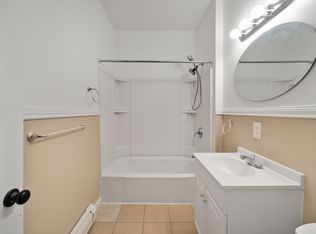 150 White St APT 4L, Springfield, MA 01108