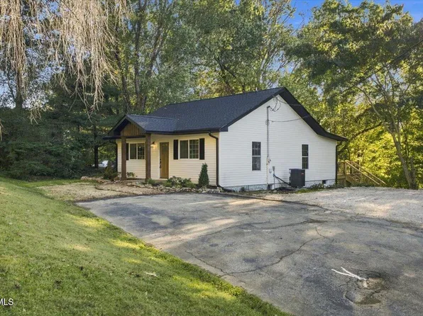 1186 Riverview Dr, Elizabethton, TN 37643