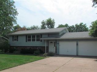 1600 Chestnut Dr, Hudson, WI 54016