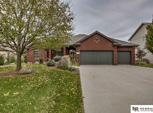 911 Woodland Ave, Papillion, NE 68046