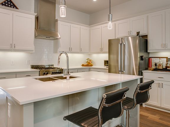4th image of 5202 Capitol Ave #1103