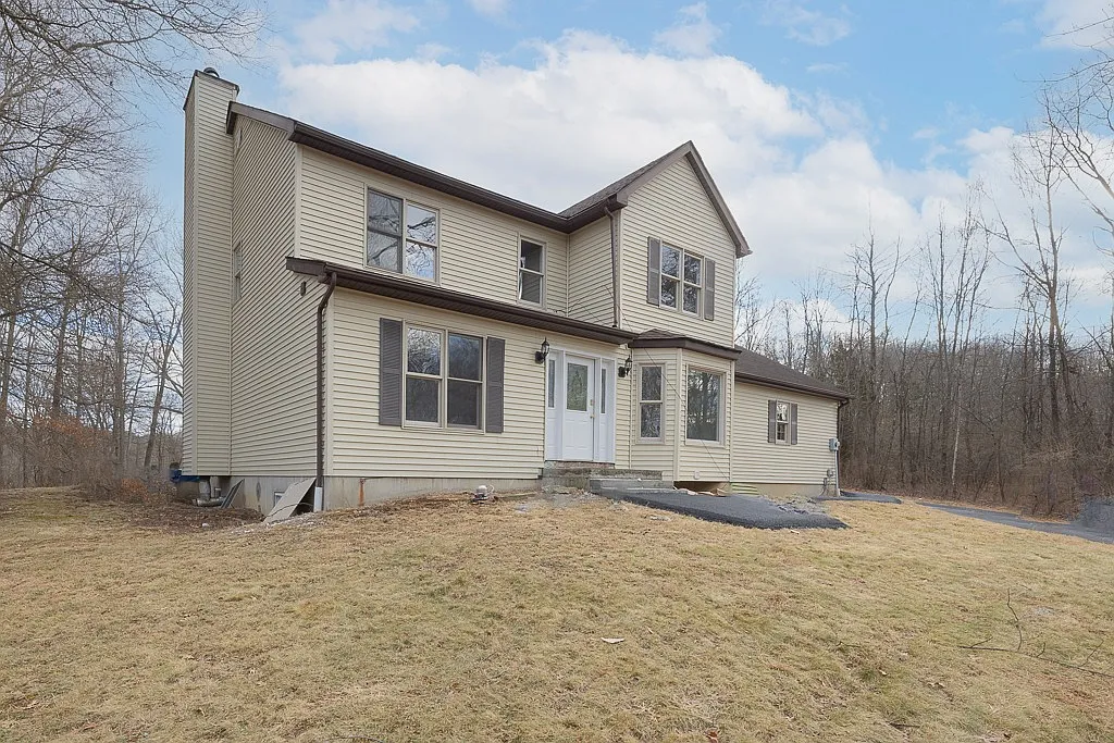 5 bed, 2428 sqft, $4,250 — Photo 3