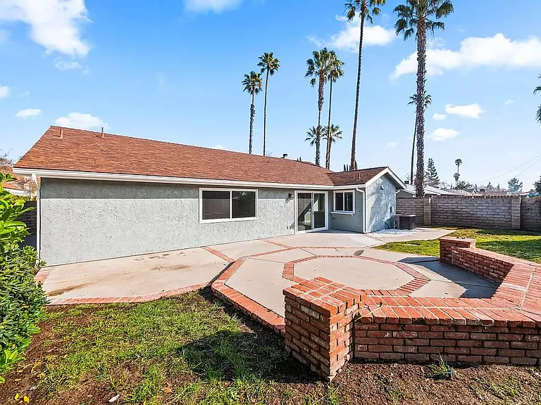 23000 Vose St — Photo 10