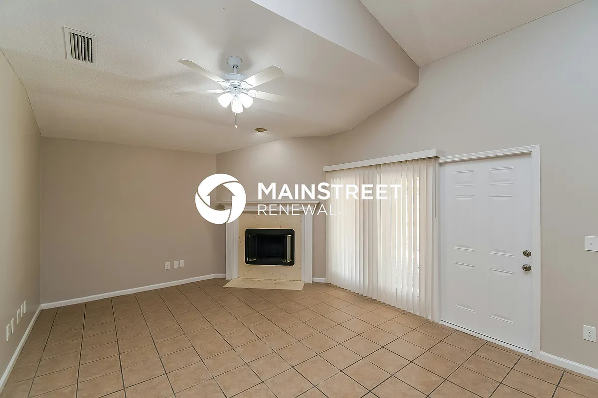 Living Room - 579 Charles Pinckney St