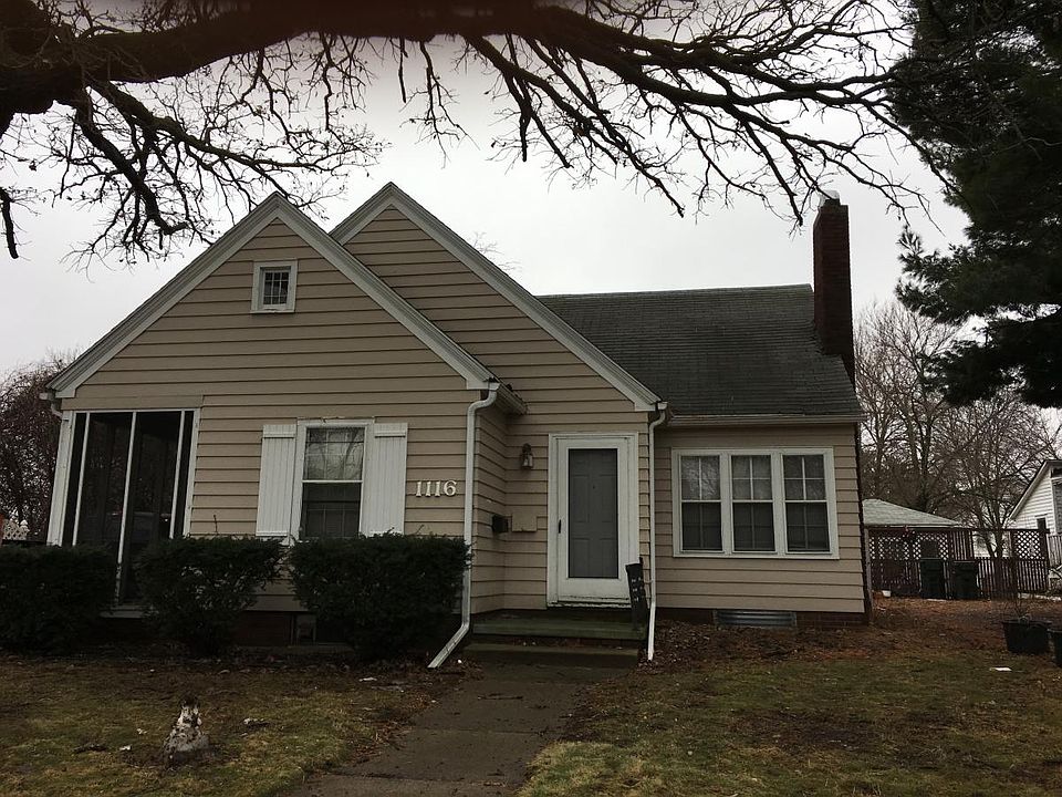 1st image of 1116 W 1st St