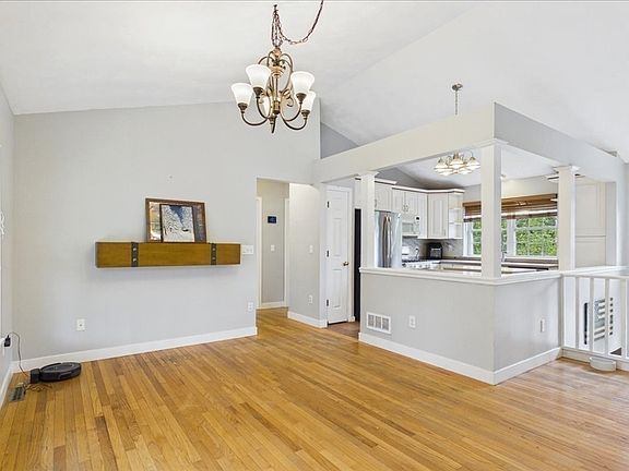 4th image of 444 Lunns Way