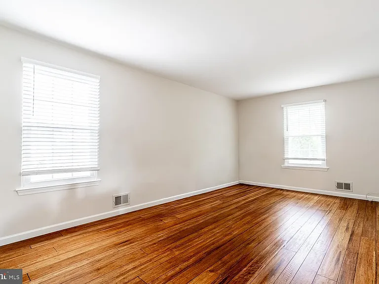10 Honey Locust Ln — Photo 10