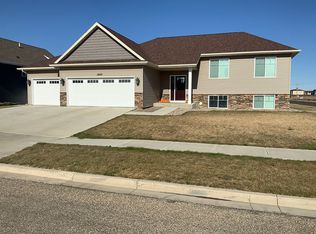 1600 27th Ave NW, Minot, ND 58703