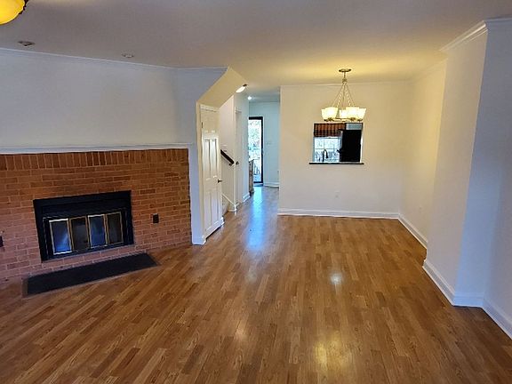 3rd image of 809 Gibbon St