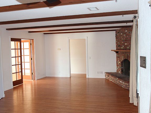 4th image of 16533 Villa Dr