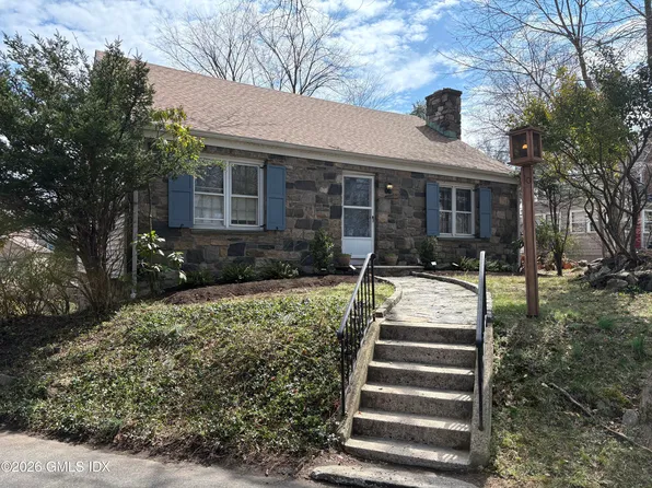 10 Maple Dr, Old Greenwich, CT 06870