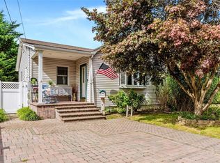 14 Plymouth St, West Babylon, NY 11704