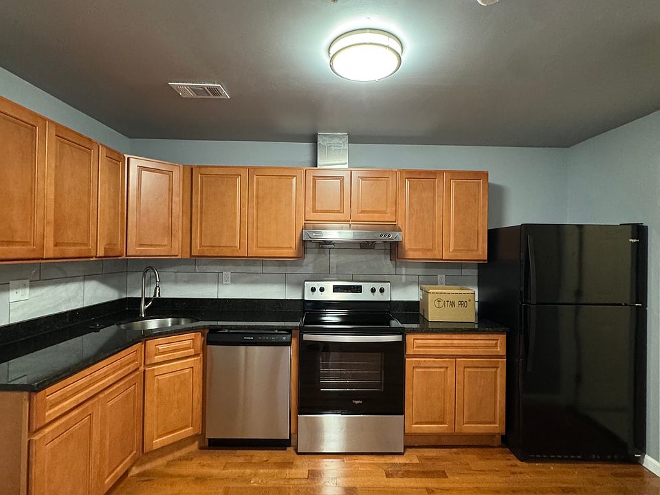 1st image of 1018 Callowhill St Floor 3