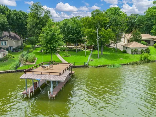186 Oak Dr, Enchanted Oaks, TX 75156