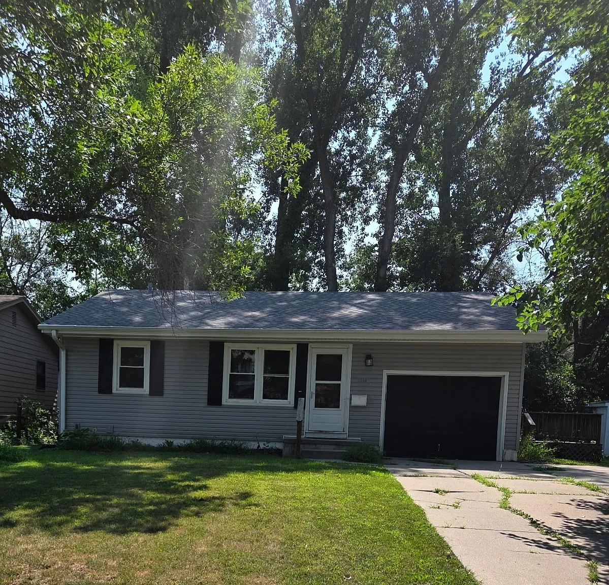 4 bed, 1962 sqft, $1,975 — Photo 2