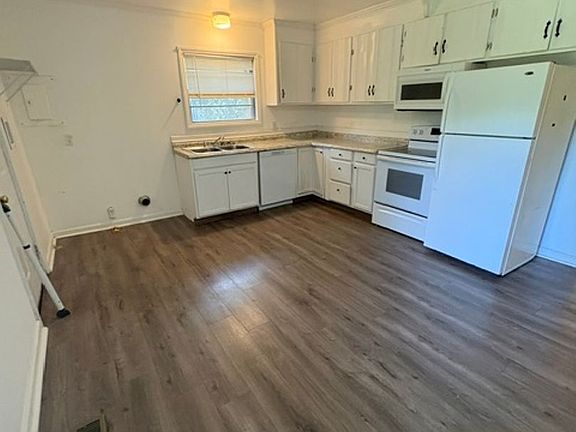 5th image of 271 Peachtree Cir
