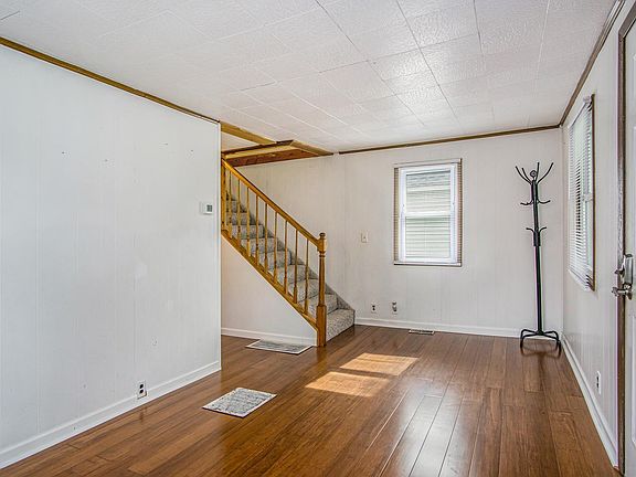 3rd image of 625 E Farneman St